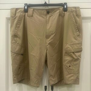 Denali Mens Tan Cargo Lightweight Shorts, Size 38. Hiking or fishing shorts